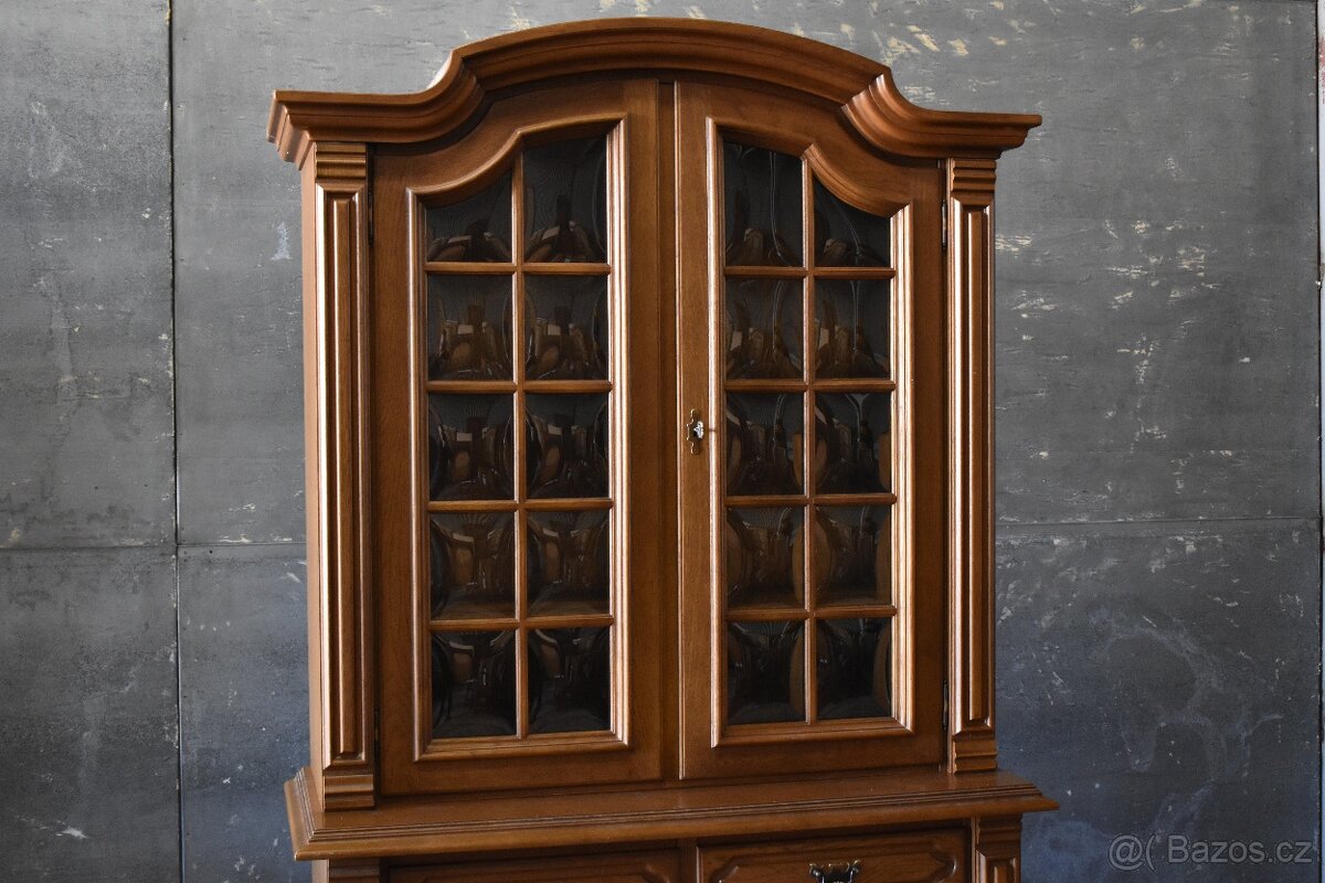 Dvoudveřová vitrína - 2