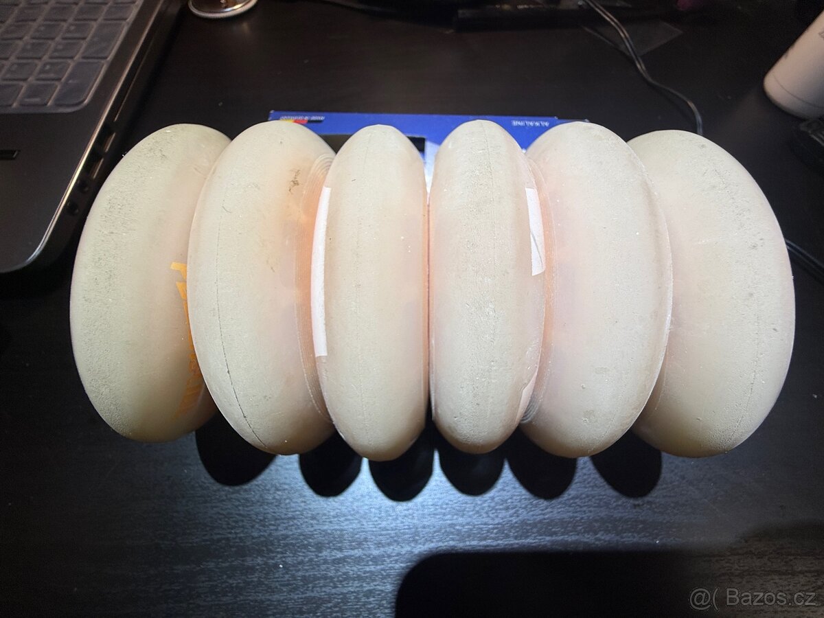 Prodám 6ks koleček 90mm 83A na in-line brusle - 2