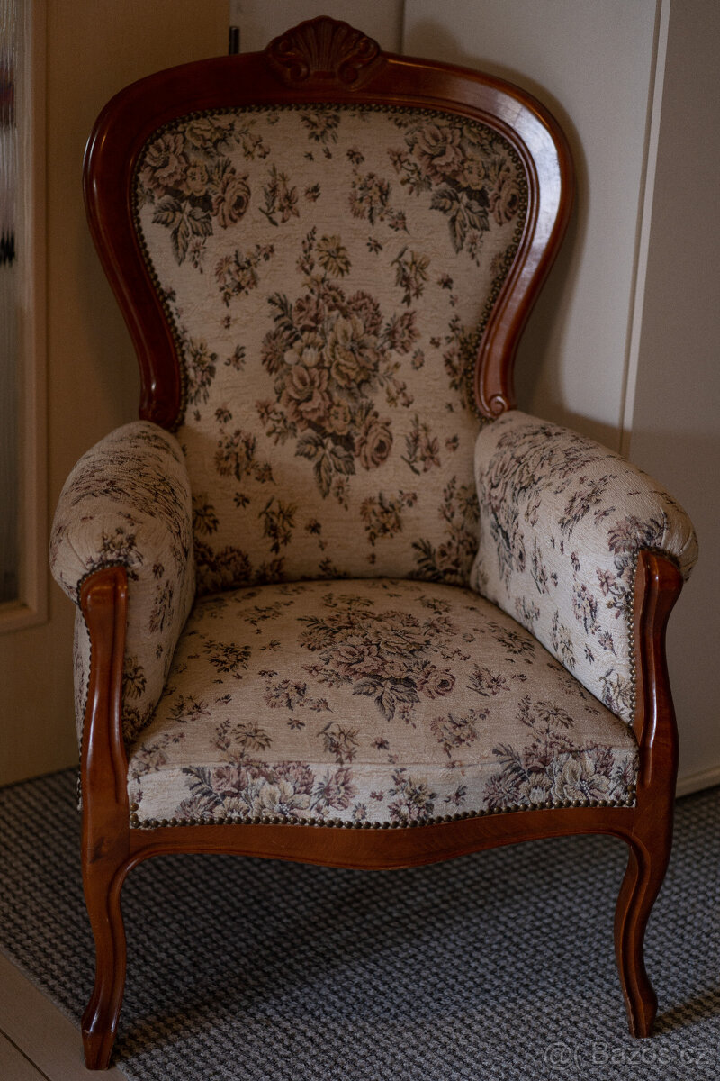 Starožitný nábytek - 2