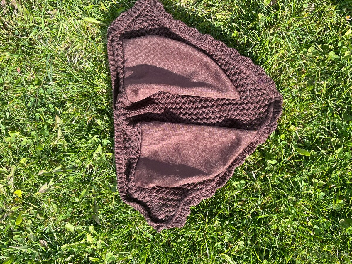 Háčkovaná čabraka na uši – Hnědá – FULL - 2