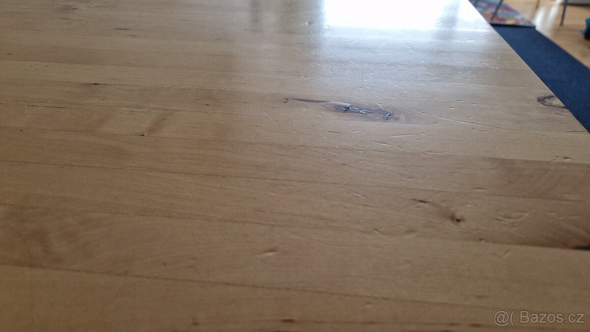 Jídelní stůl IKEA z masivu - 2