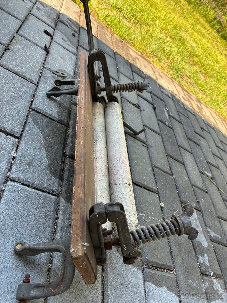 Historický ruční mandl - 2
