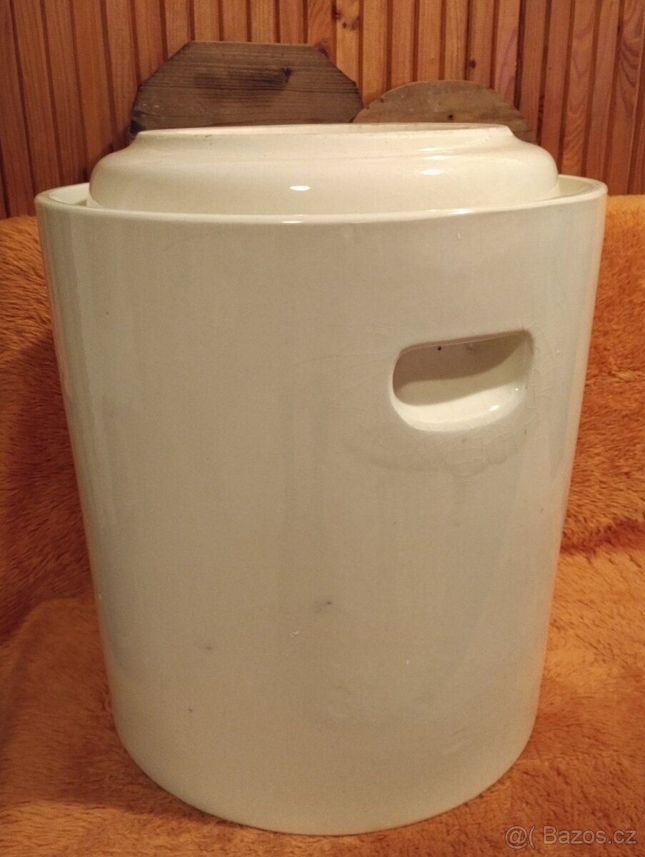 Nabízím velký hrnec na zelí s poklopem starý bílý - 2