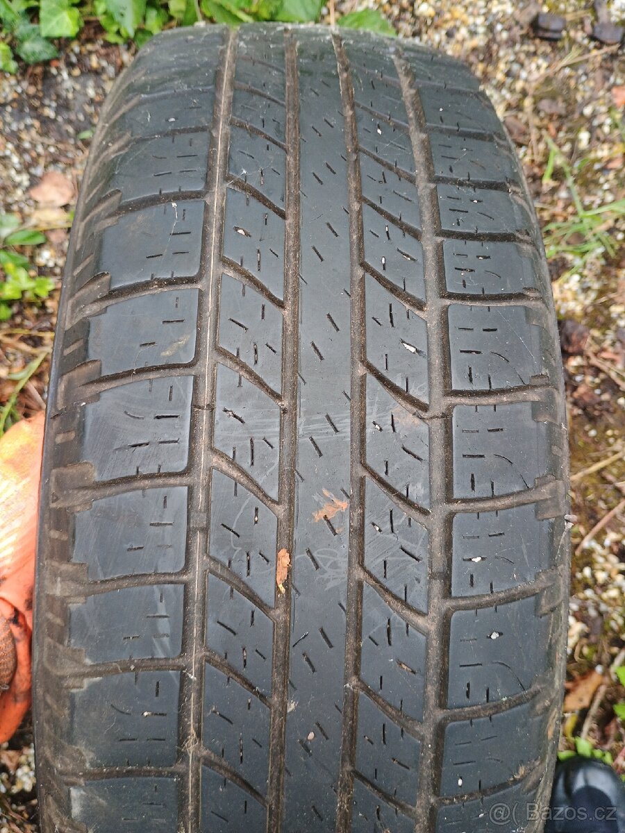 Opel Frontera a jiné pneu Wrangler na rezervu 215/65R16 - 2