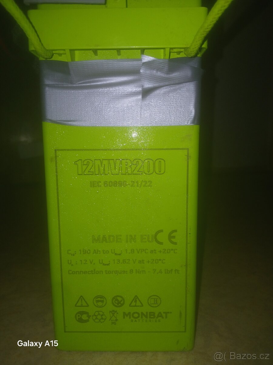 Prodám komplet trakční baterie Monbat 12MVR200 + měnič napět - 2