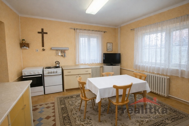 Prodej dvougeneračního domu se dvěma byty 3+kk, garáží a zah - 2