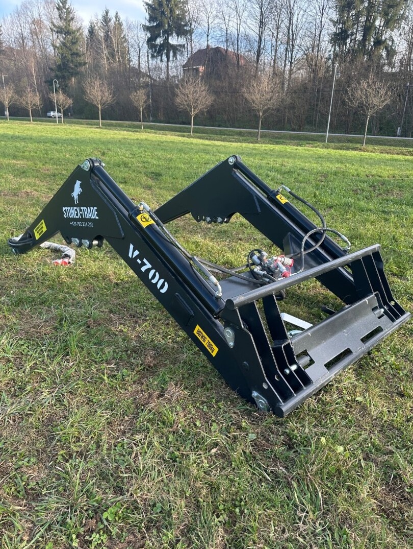 Čelní nakladač na traktor HYDRATRAC 700 - 2