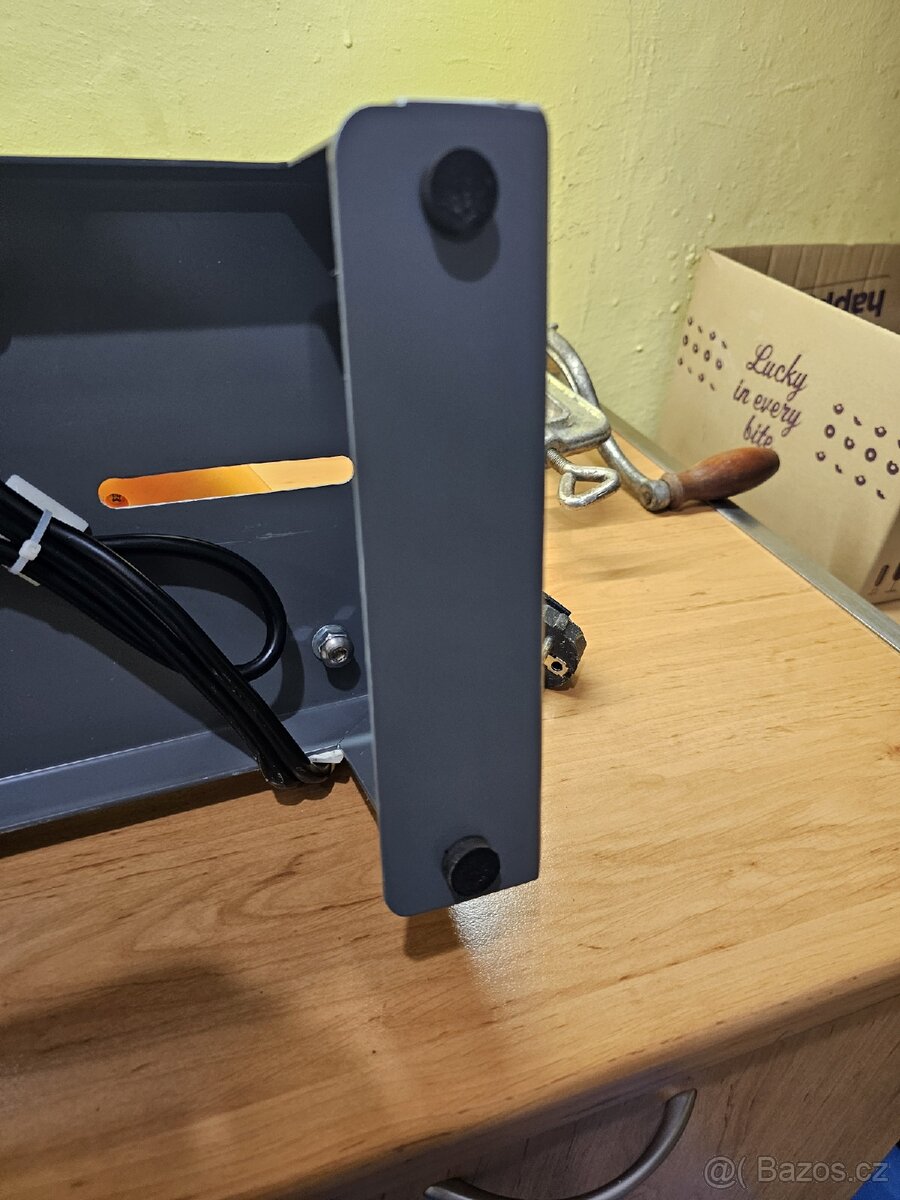 Elektrický mlýnek na maso. - 2