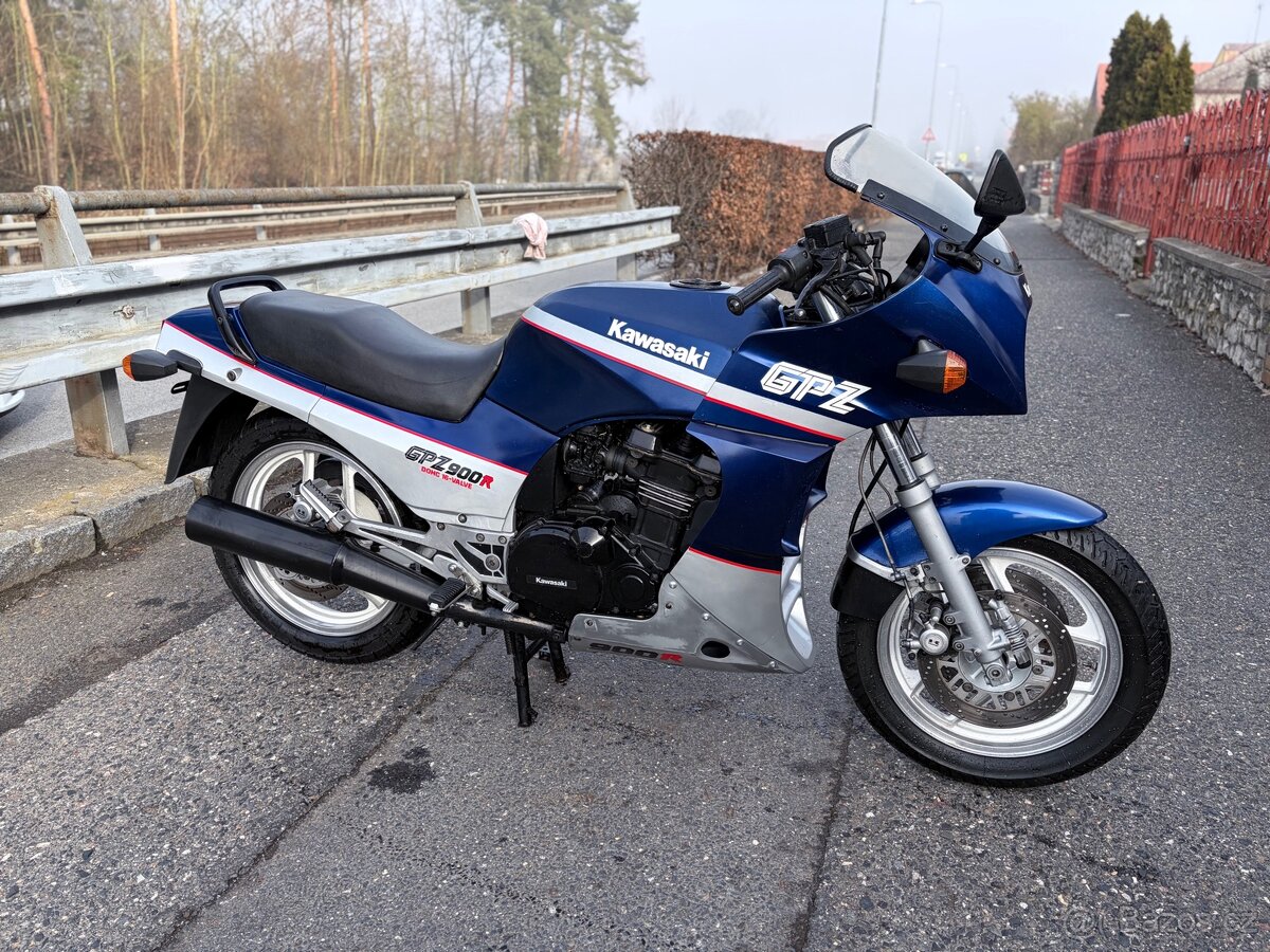 Kawasaki Gpz 900 - 2