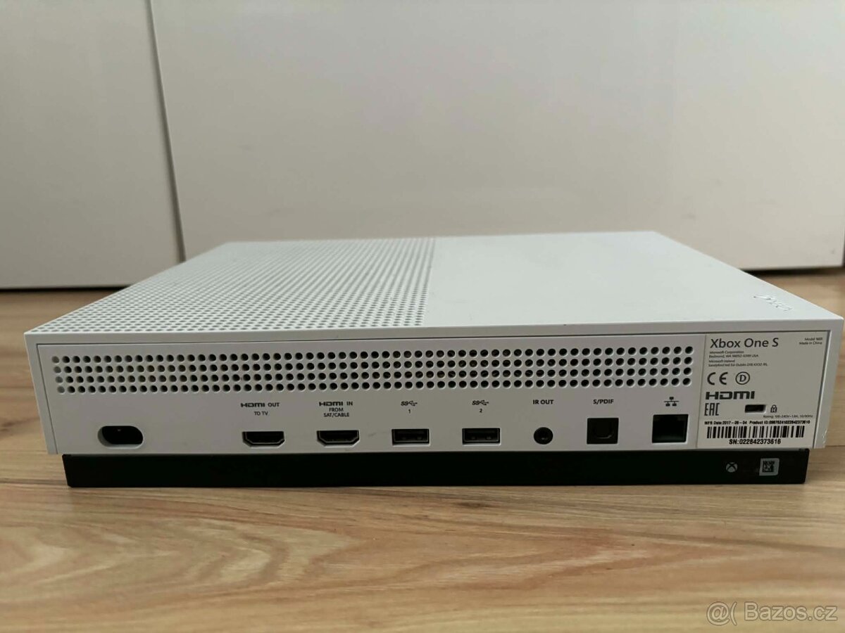 Xbox one s 500GB+ ovladač - 2