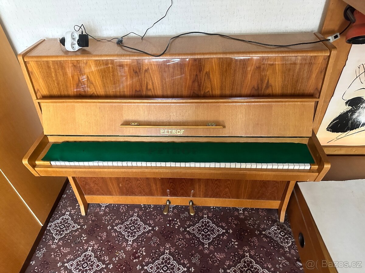 Prodám pianino Petrof - 2