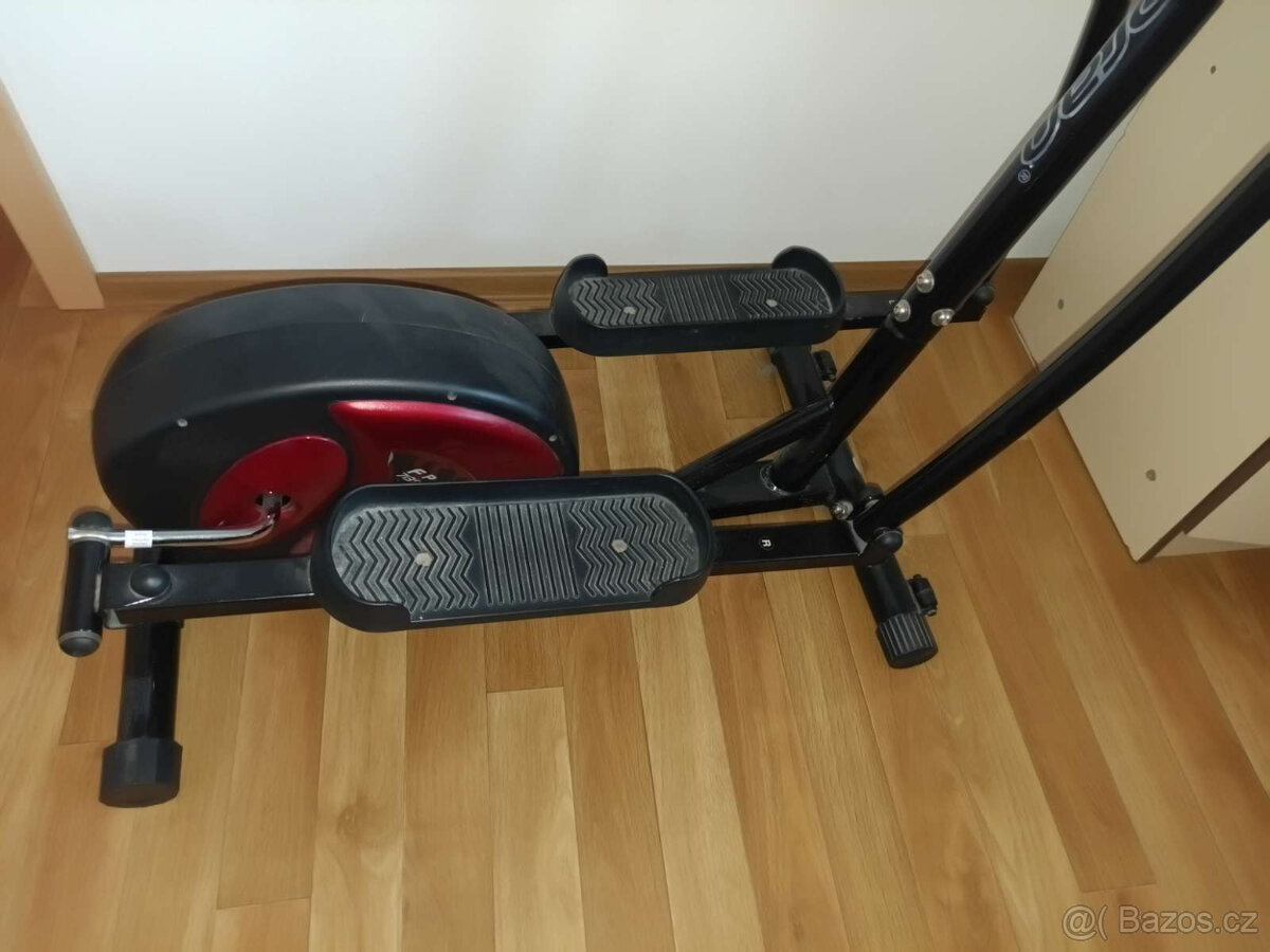 Eliptický trenažér (cvičební stroj na běhání) - 2