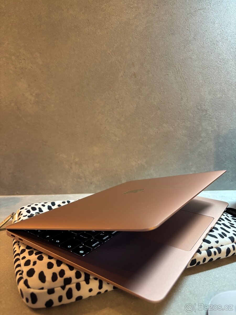 MacBook Air M1-rose gold - 2