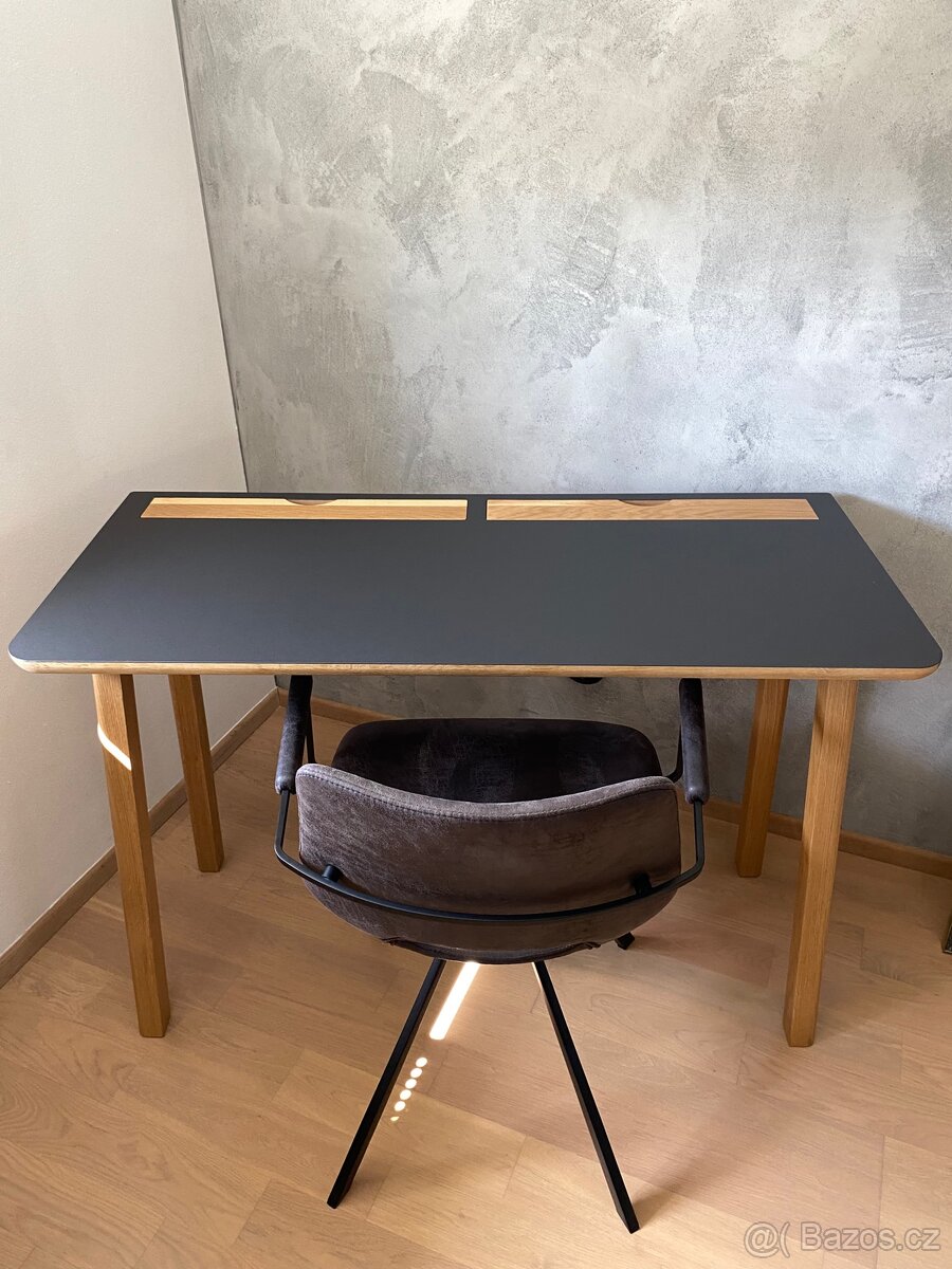 Pracovní stůl s křeslem - 2