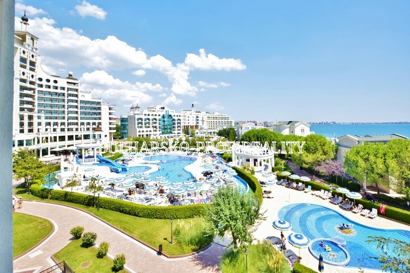 Luxusní apartmán 2+kk (68 m²) v první linii s bočním výhlede - 2