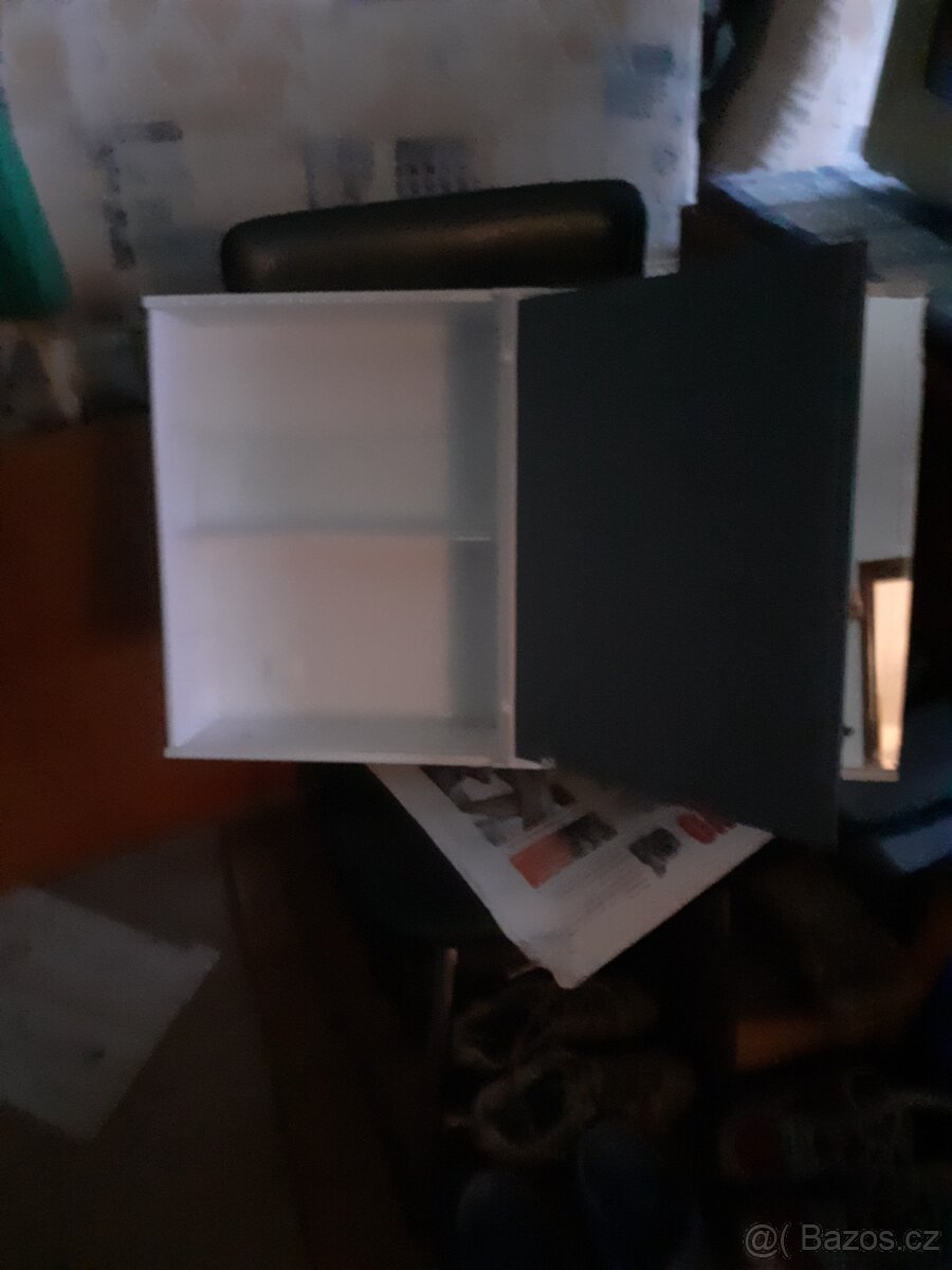 Koupelnová skříňka - 2