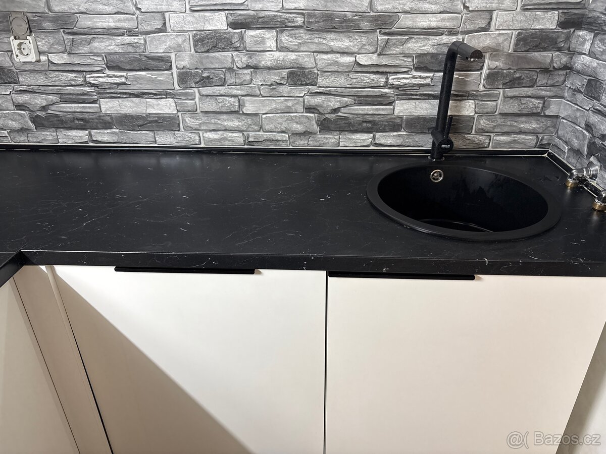 Bílo černá kuchyň - 2
