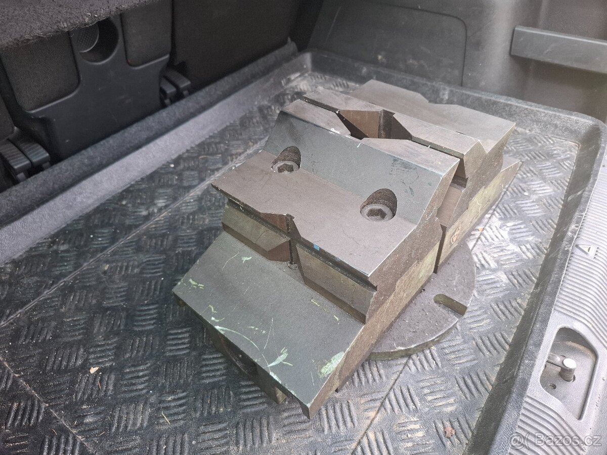 Velky prizmaticky svěrák - 2