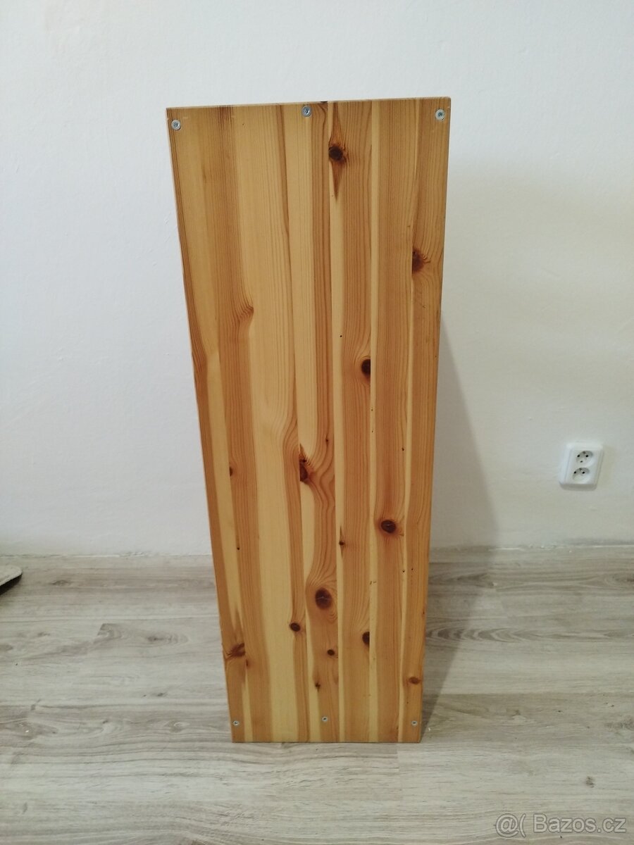 Dřevěná skříňka IKEA - 2