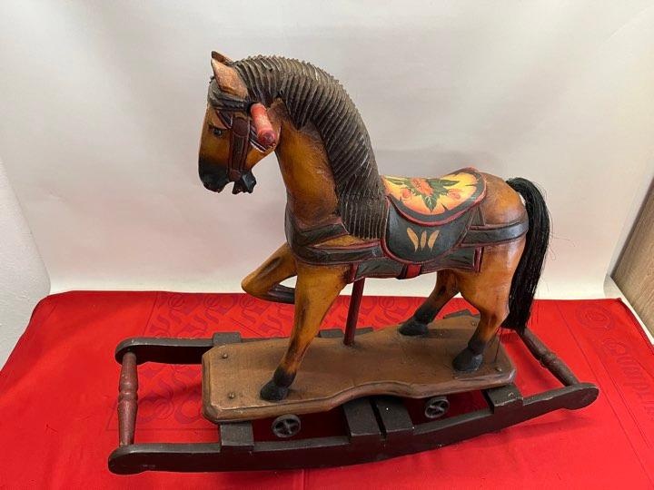 Starý, dřevěný houpací kůň - 2