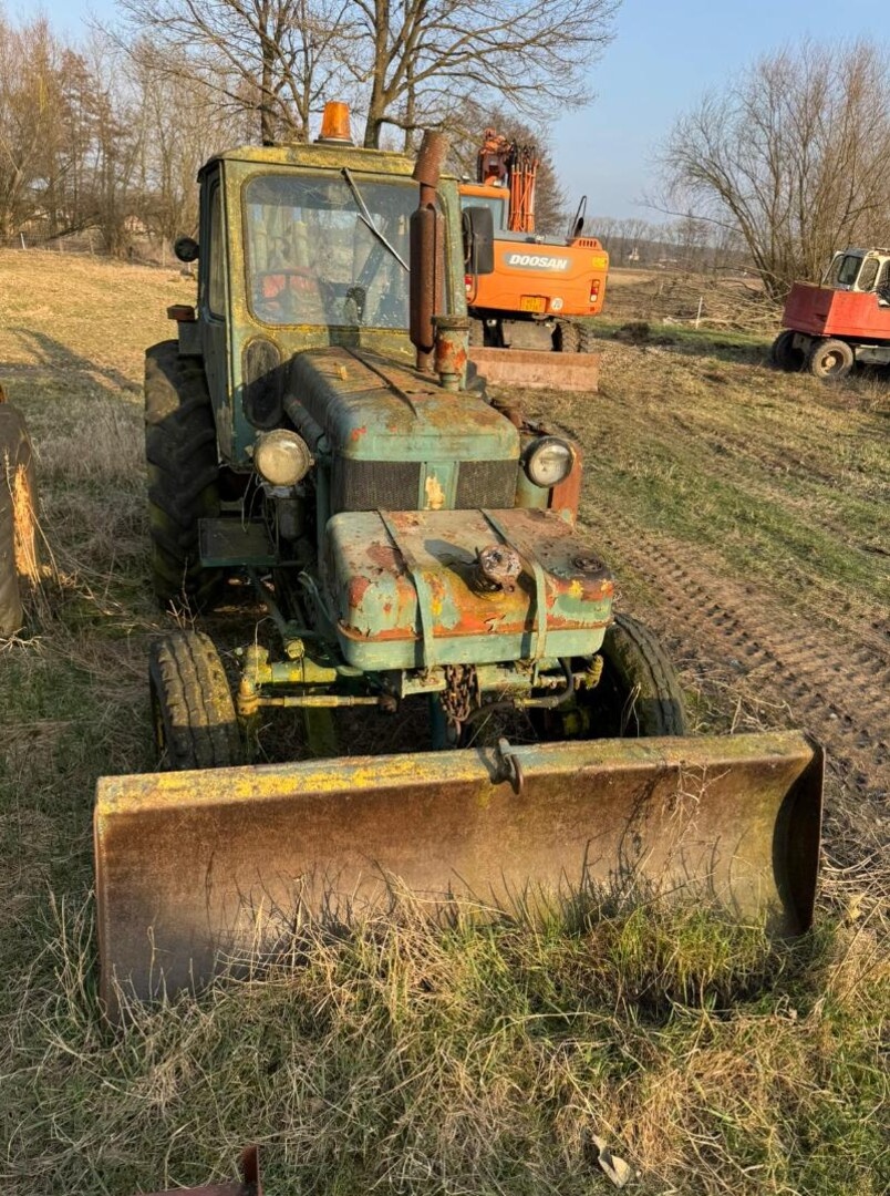 Traktorbagr Bělorus - 2