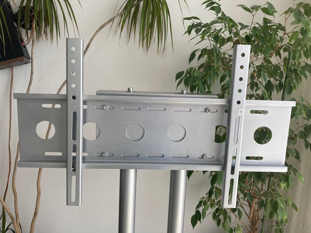 TV a hifi skleněný stolek - 2