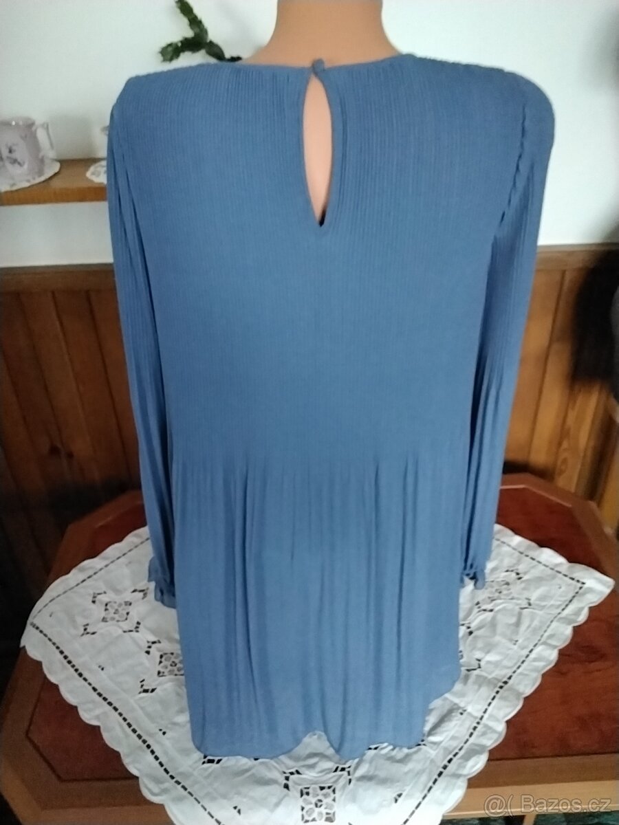 Nové modré saty - 2