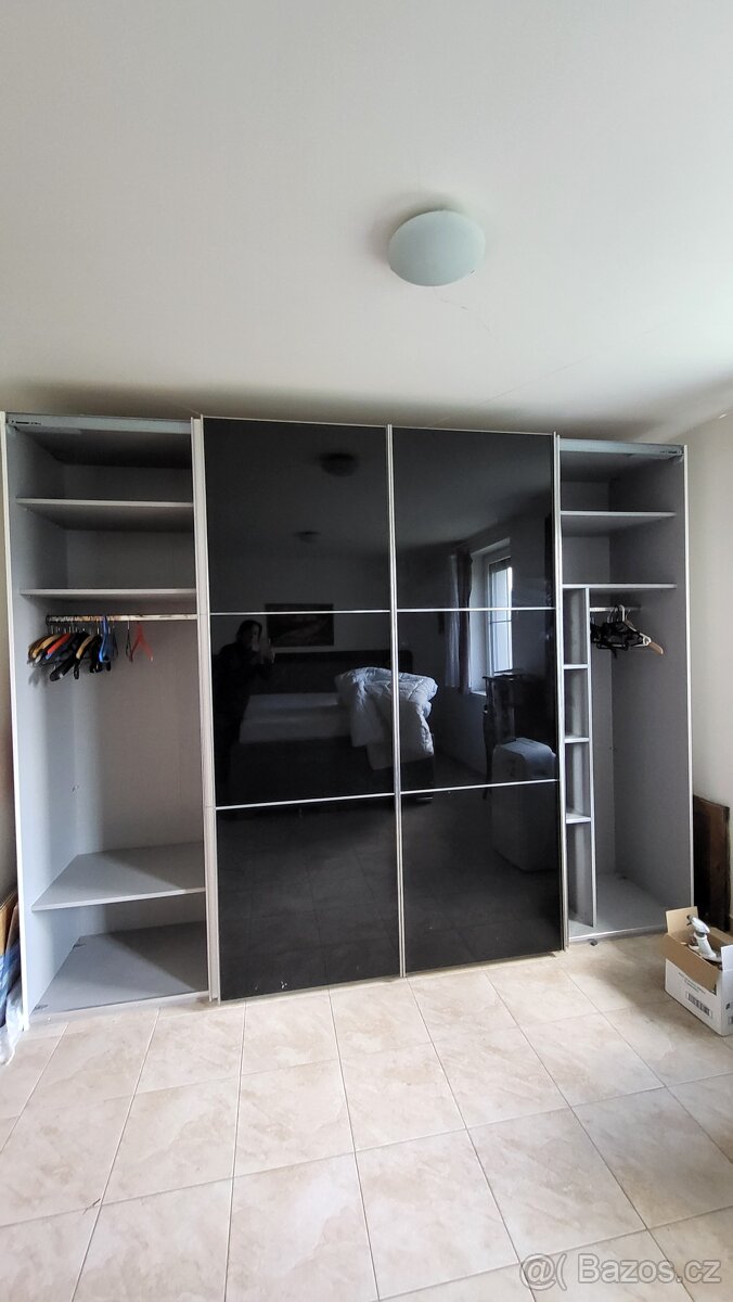 Šatní skříň - 2