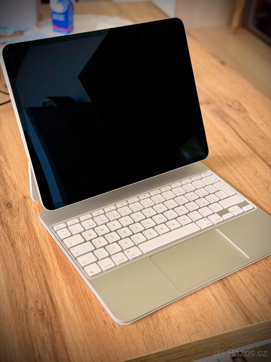 iPad Pro 13" M4 + Magic Keyboard, bílá CZ - 2