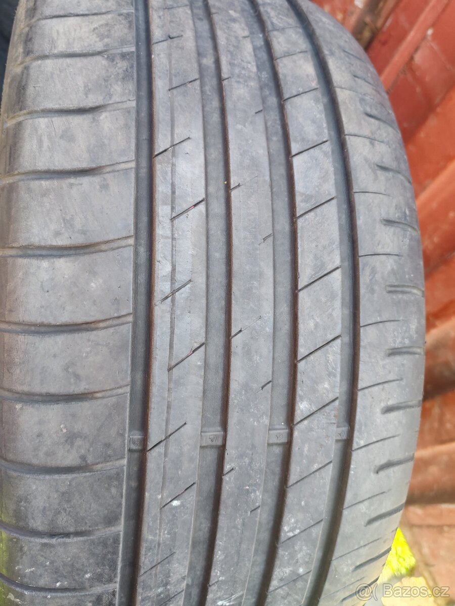 215/50/17 Goodyear - 2