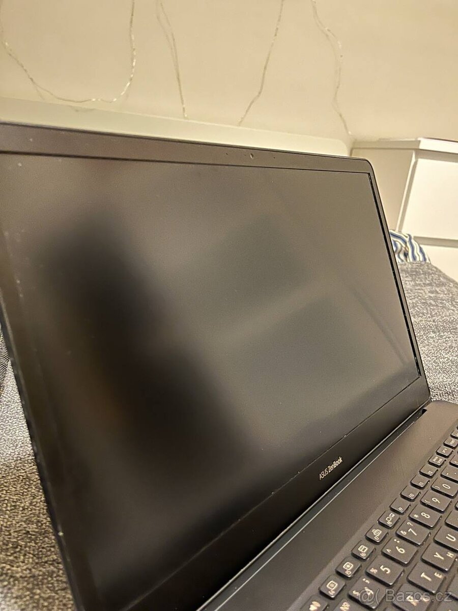 ASUS ZenBook UX580GD - 2