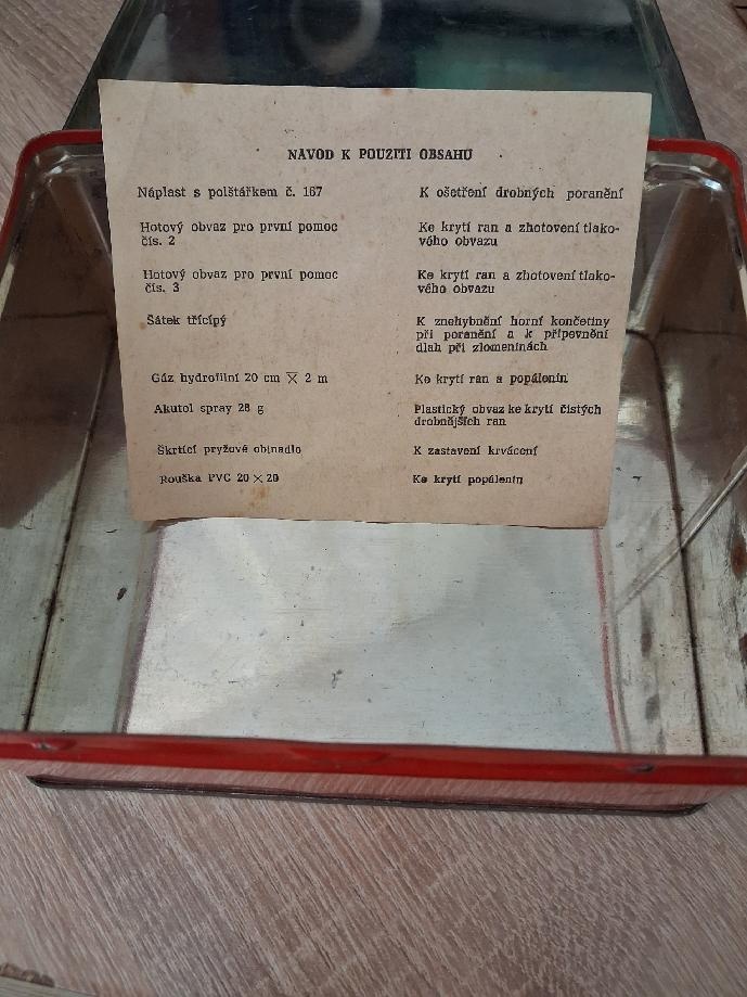 RETRO AUTOLÉKÁRNIČKA SANITAS 80 LÉTA - 2