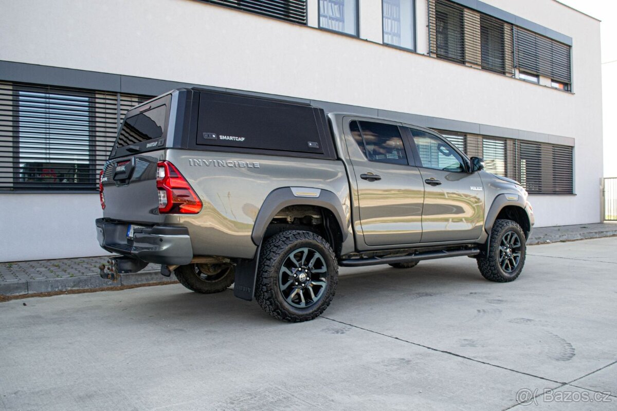 Toyota Hilux DC 2.8 I D-4D Invincible 4x4 A/T - 2
