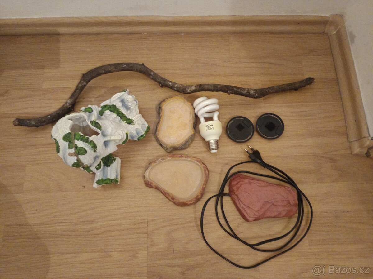 Terárium s příslušenstvím - 2