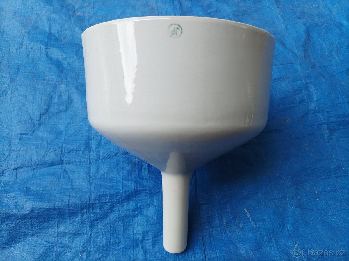 Porcelánový trychtýř - sítko, průměr 21 cm - 2