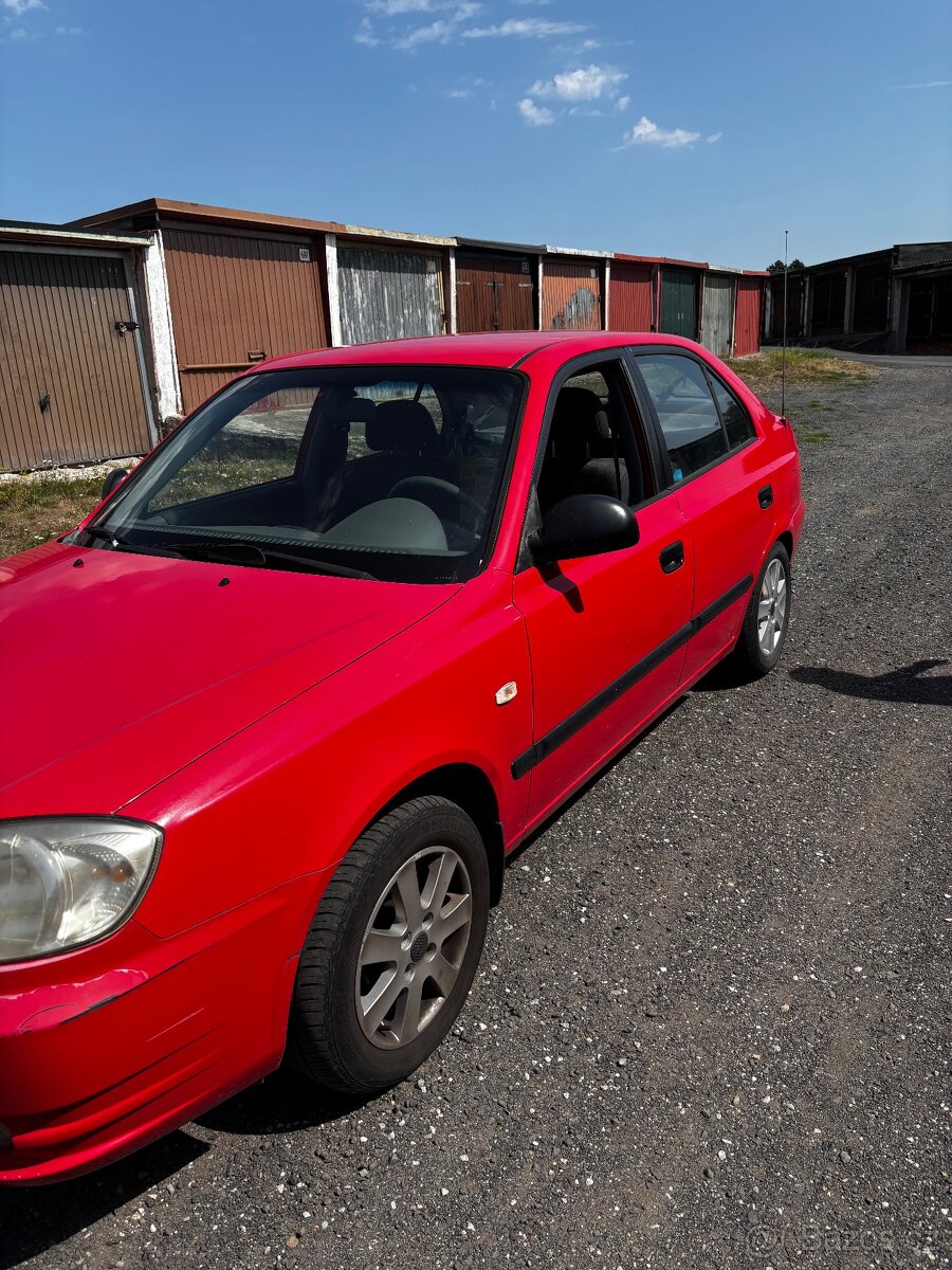 Hyundai Accent - 2