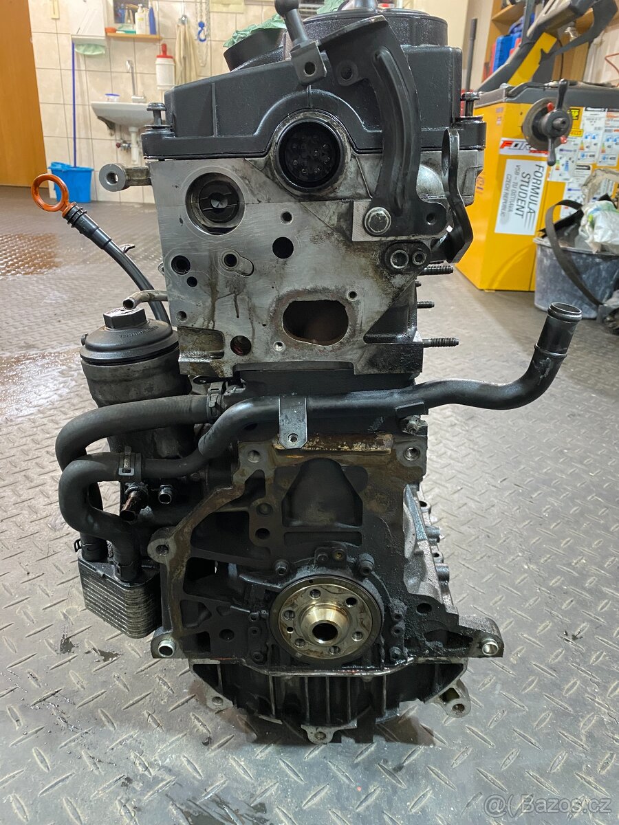 Motor BKD 2.0 TDI 103kW - blok, sání, EGR - 2