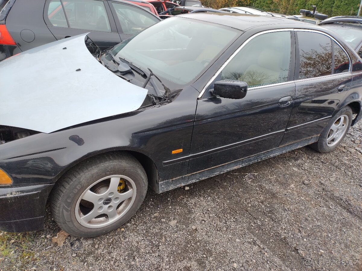 BMW E39 525i 2001 141kW - TOP VYBAVA, DILY - 2