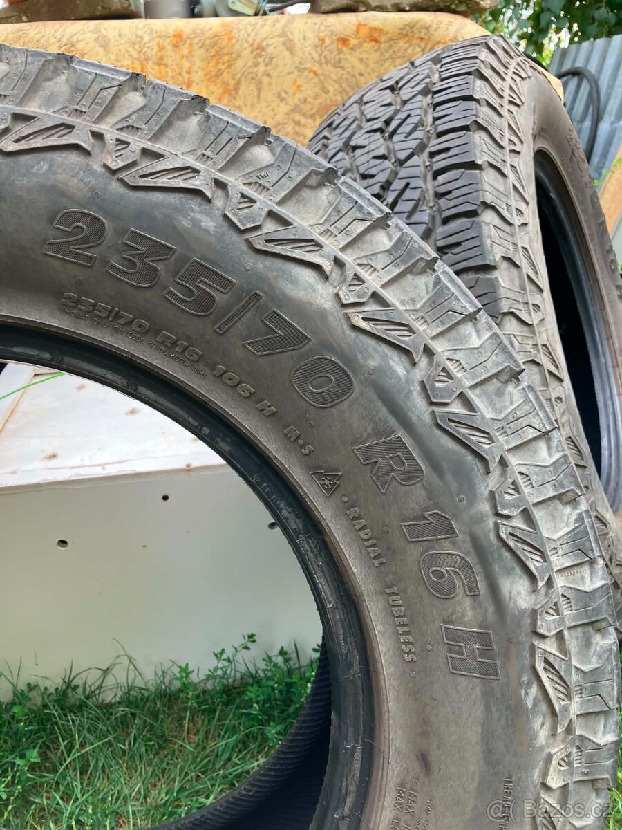 Prodám pneu 235/70R16 - 2