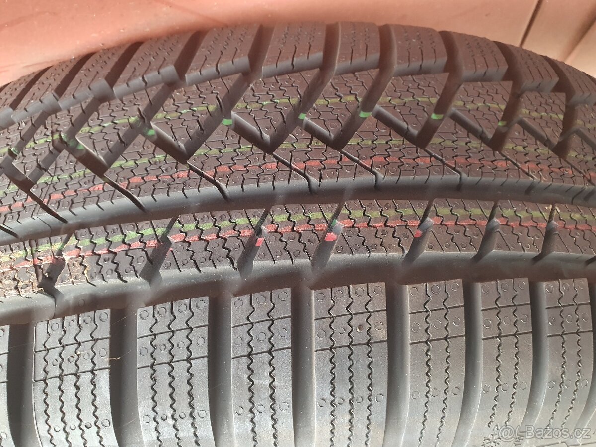ZIMNÍ PNEU CONTINENTAL..215/65/17...2KS - 2