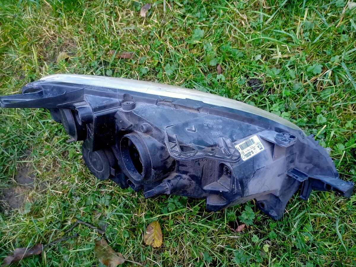 Prodám levé světlo Citroen Berlingo r.v.2011 - 2