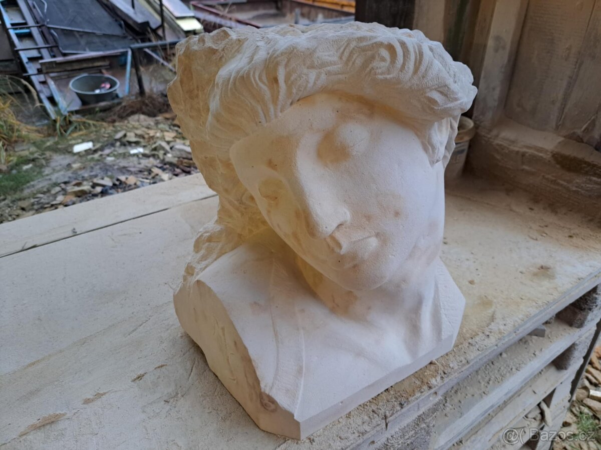 Busta z přírodního pískovce - 2