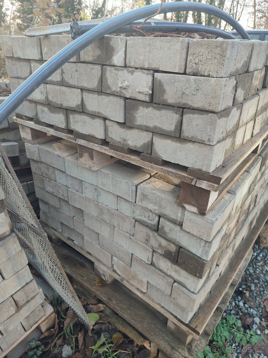 Dlažební betonové kostky / zámková dlažba přírodní 20x10x8cm - 2