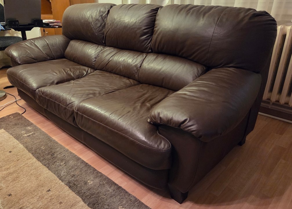 Kožené křeslo a dvě sedací soupravy, sedačky - 2