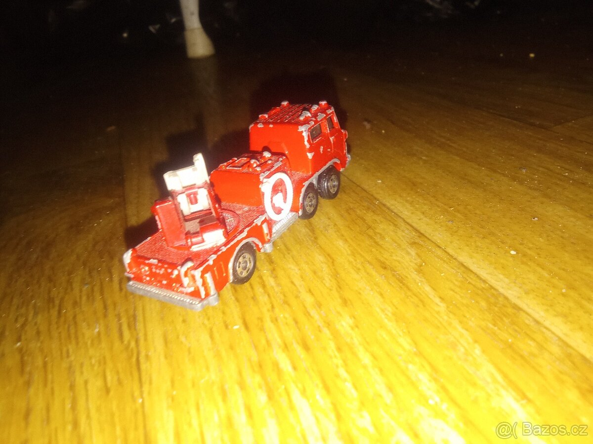 Japonské autíčko Hino Tomica - 2