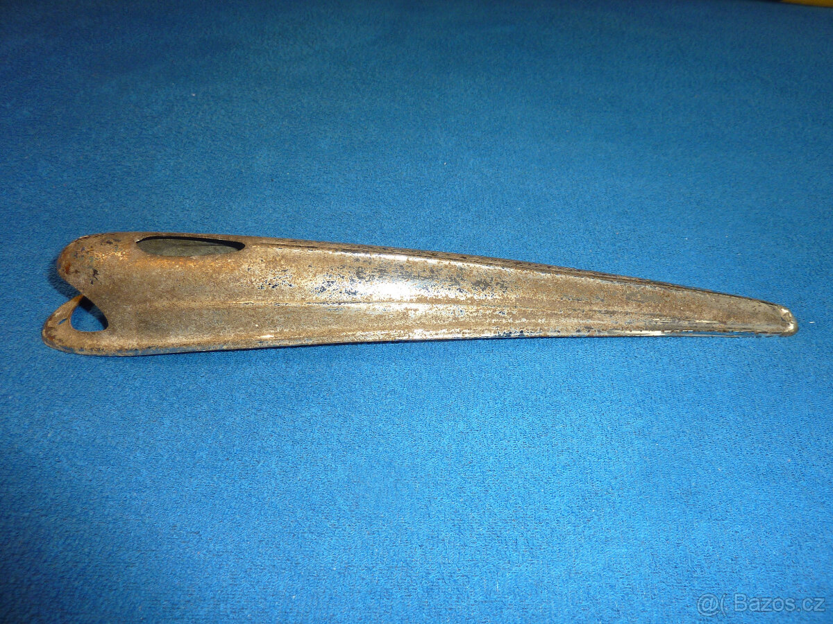 Ozdobná lišta na blatník - Škoda Tudor. - 2