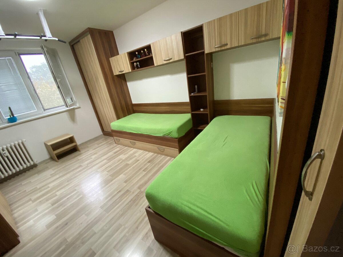 2x vestavná skříň + další skřínky - 2