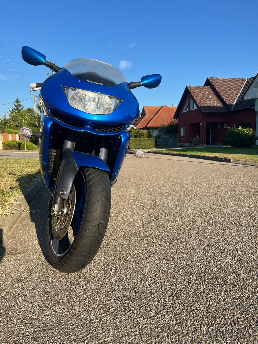 Kawasaki Ninja ZX9R - 2