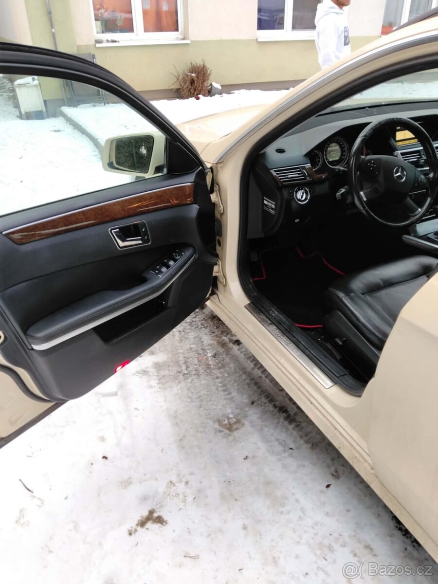 Mercedes -Benz E Combi - 2