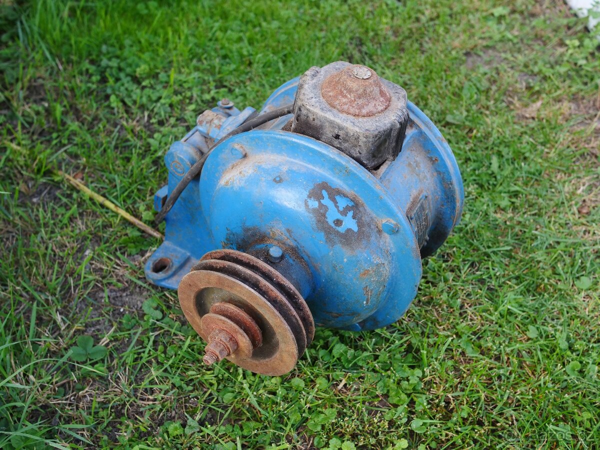 Historický elektromotor s napínákem - 2